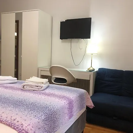 Double With Bathroom, Close, Kitchen Use Guest house Medulin