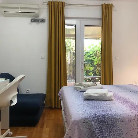 Πανσιόν Double With Bathroom, Close, Kitchen Use Μεντουλίν