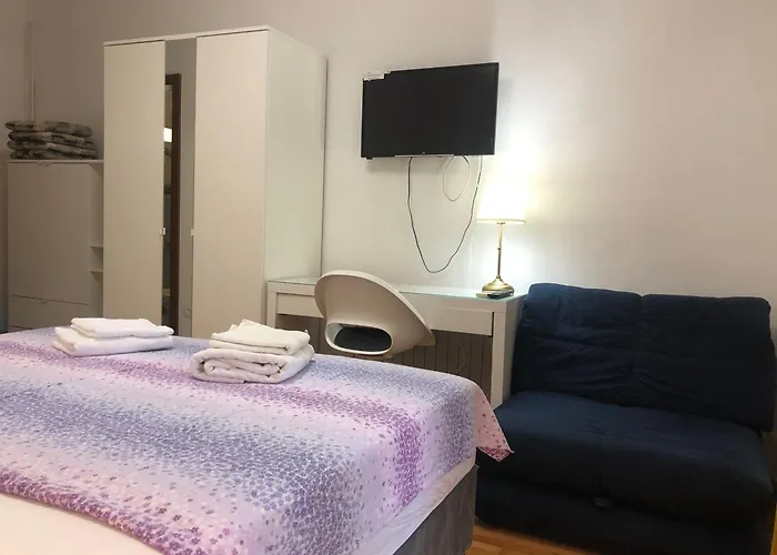 Double With Bathroom, Close, Kitchen Use Gostinjska kuća Medulin